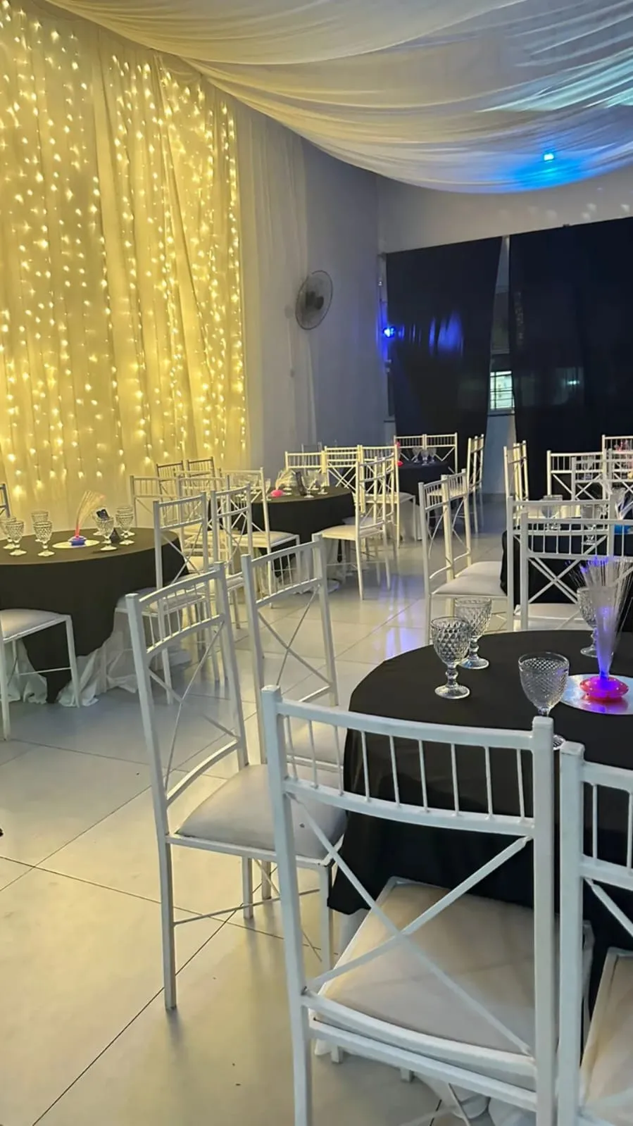 Buffet com escada para debutante
