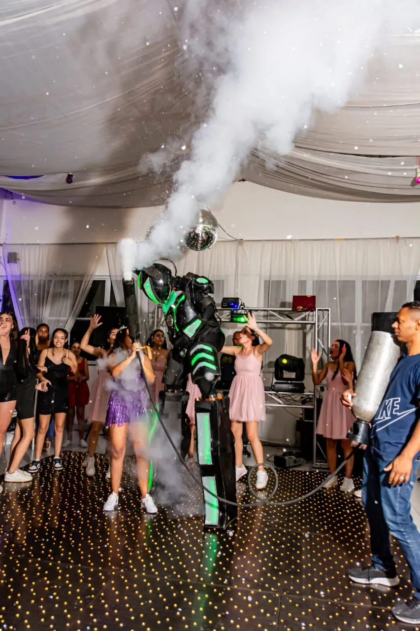 Buffet com escada para debutante em Barueri